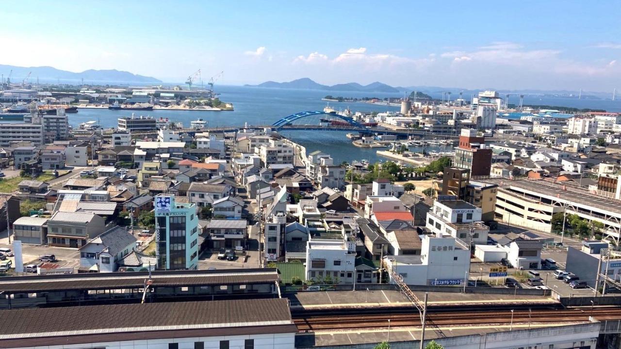 Toyoko Inn Marugame Ekimae Екстер'єр фото
